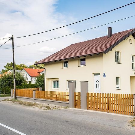 Tina Rooms Velika Gorica Exterior foto
